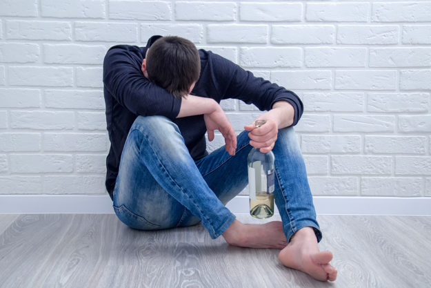 alcohol abuse a man struggles with the signs of alcohol abuse
